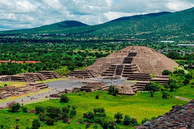 A child in a hiking carrier on the Avenue of the Dead, the practical alternative to a stroller at Teotihuacan with kids