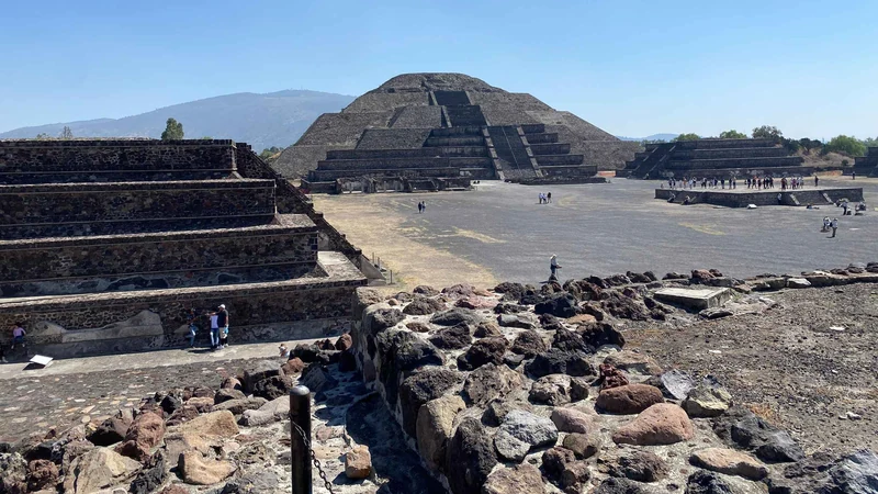 Private historian guide at the Palace of Quetzalpapalotl on a private Teotihuacan pyramids tour by SUV