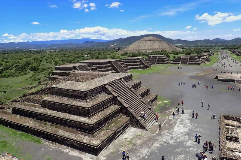 Certified guide explaining the Pyramid of the Moon on a no-shopping-stops Teotihuacan pyramids tour
